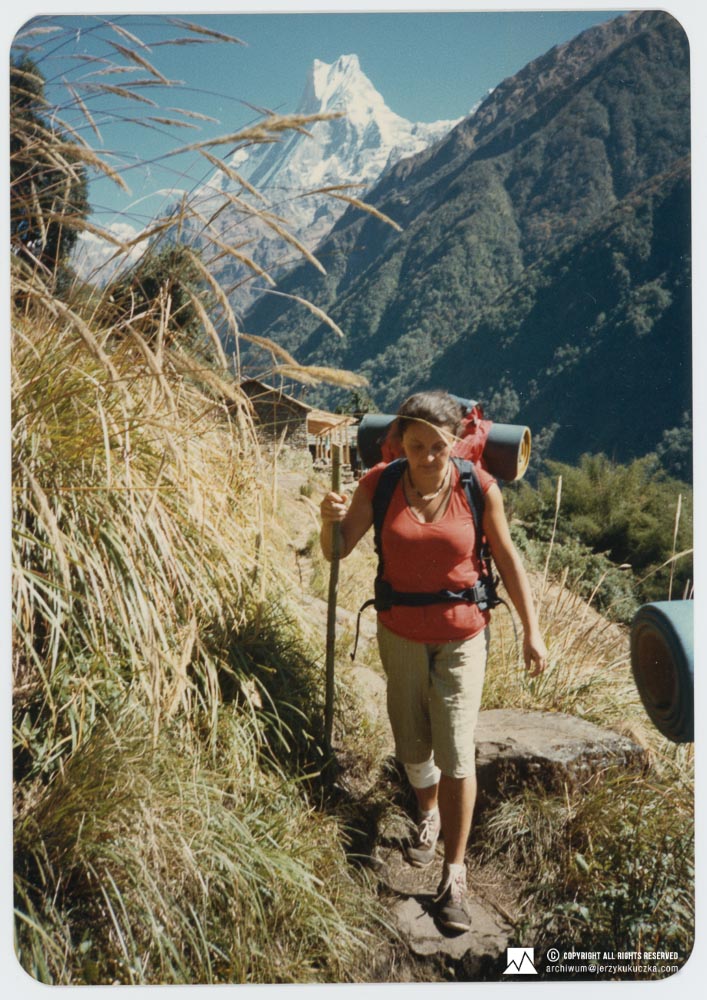 Jolanta Wielicka and Cecylia Kukuczka during their trek to Annapurna. The series is a continuation of the expedition to Manaslu. Cecylia Kukuczka had an appointment with Jerzy Kukuczka near Annapurna, but the lack of permission for the expedition meant that the meeting did not take place. The photo shows only a piece of Jolanta Wielicka's backpack.