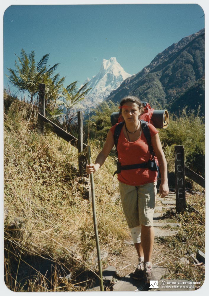 Cecylia Kukuczka during the trek to Annapurna. The series is a continuation of the expedition to Manaslu. Cecylia Kukuczka had an appointment with Jerzy Kukuczka near Annapurna, but the lack of permission for the expedition meant that the meeting did not take place.