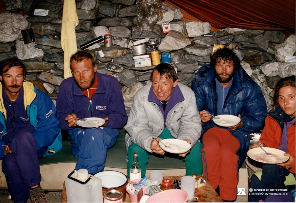 Participants of the expedition at the base. From the left: Tomasz Kopyś, Maciej Pawlikowski, Yves Ballu, Ryszard Pawłowski and Lucia Mariani.