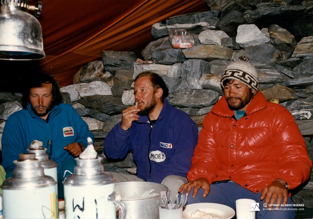 Participants of the expedition at the base. From the left: Fulvio Mariani, Jerzy Kukuczka and NN.