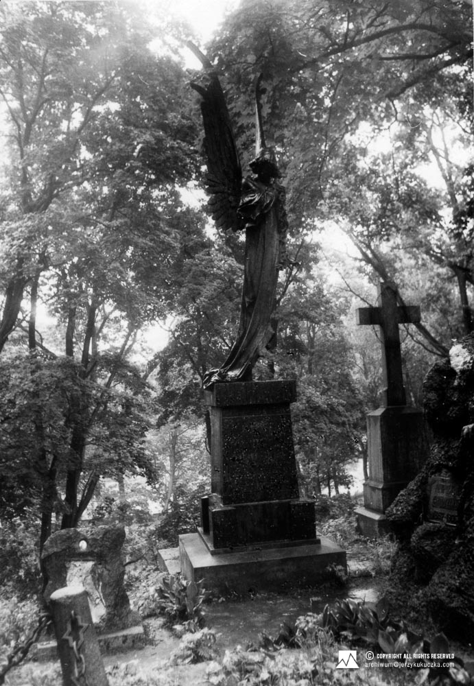 Grób na Cmentarzu Na Rossie