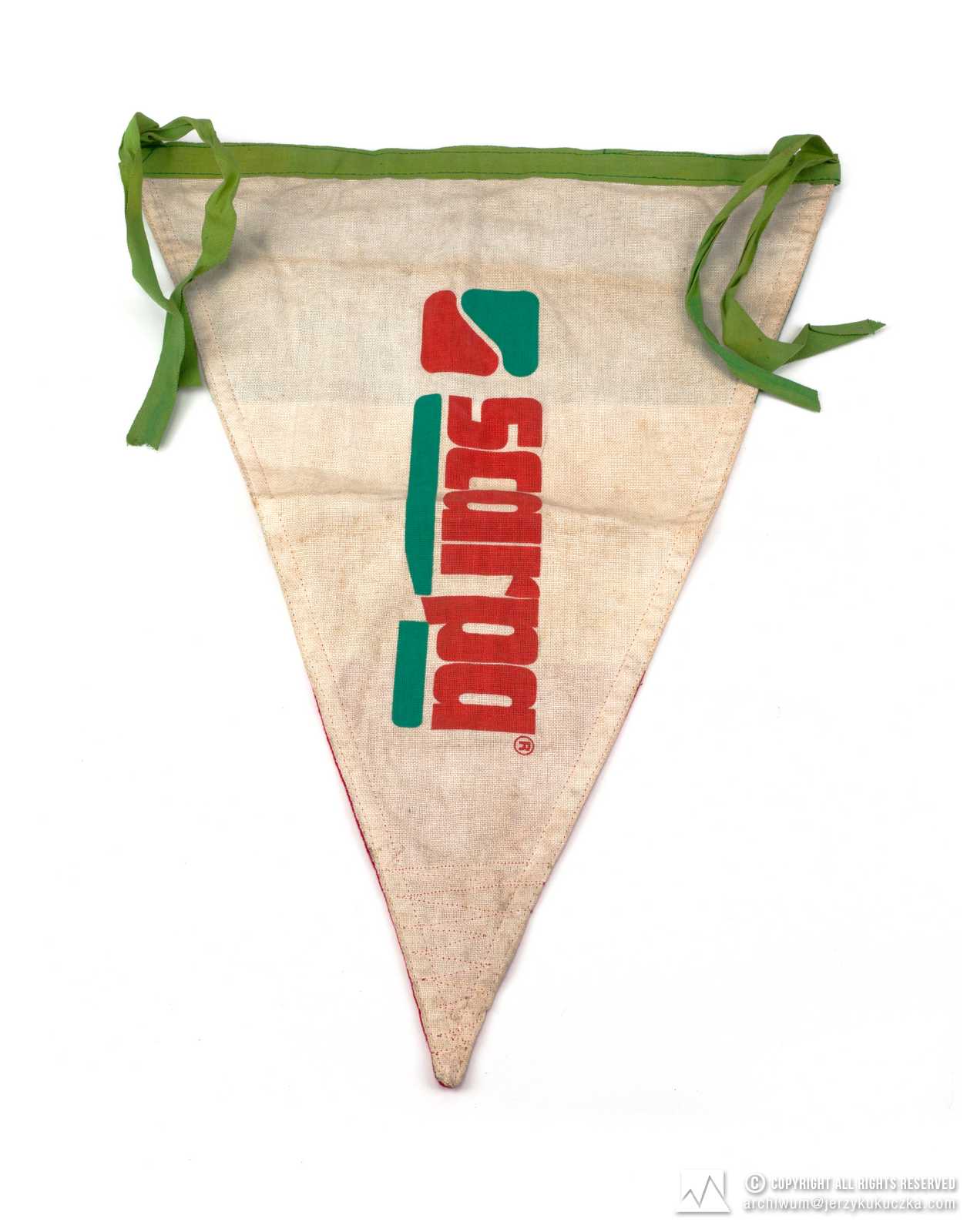 proporczyk firmy Scarpa i flagi włoskiejtrójkątny, nielaminowany. Lata 70-80. XX w. Scarpa