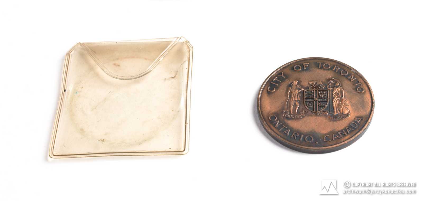 Medal pamiątkowy Toronto dwustronny- wyobrażenie architektoniczne, napis / przedstawienie heraldyczne, napis1974