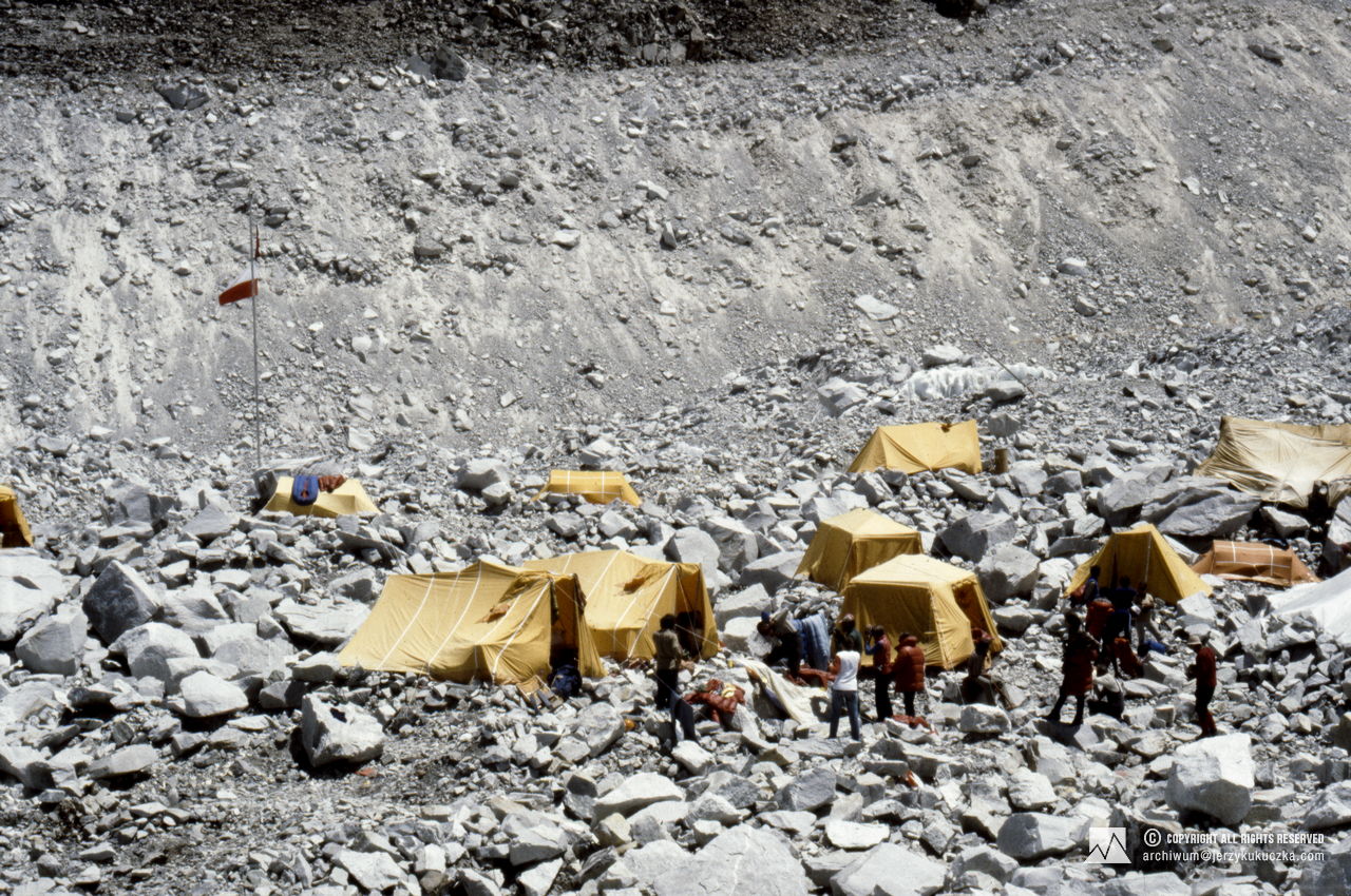 Participants of the expedition at the base.