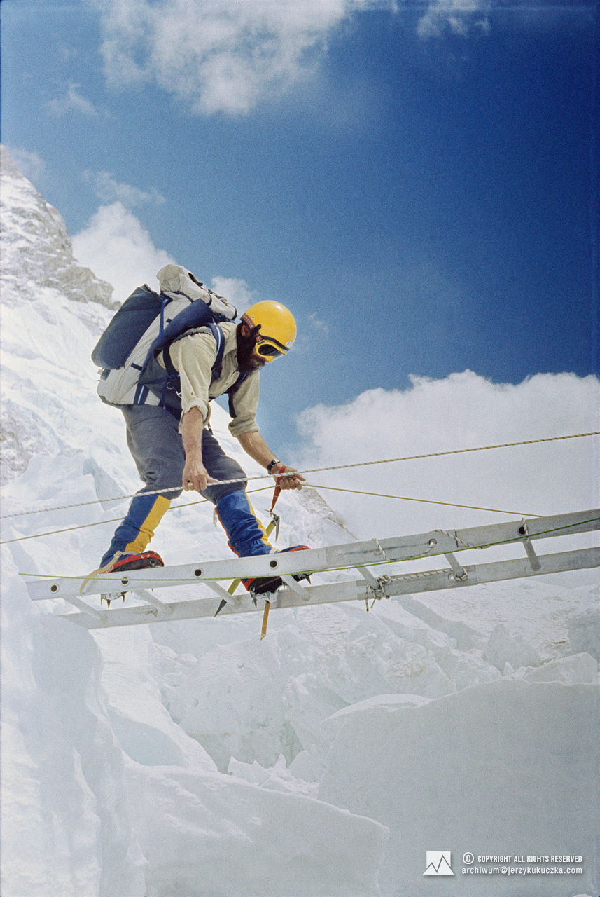 Zygmunt Andrzej Heinrich while crossing the ice crevasse in the Khumbu Icefall.