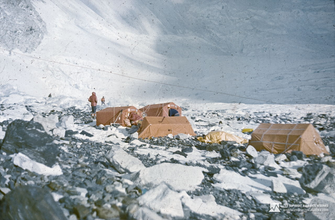 Participants of the expedition in camp II (6500 m above sea level).