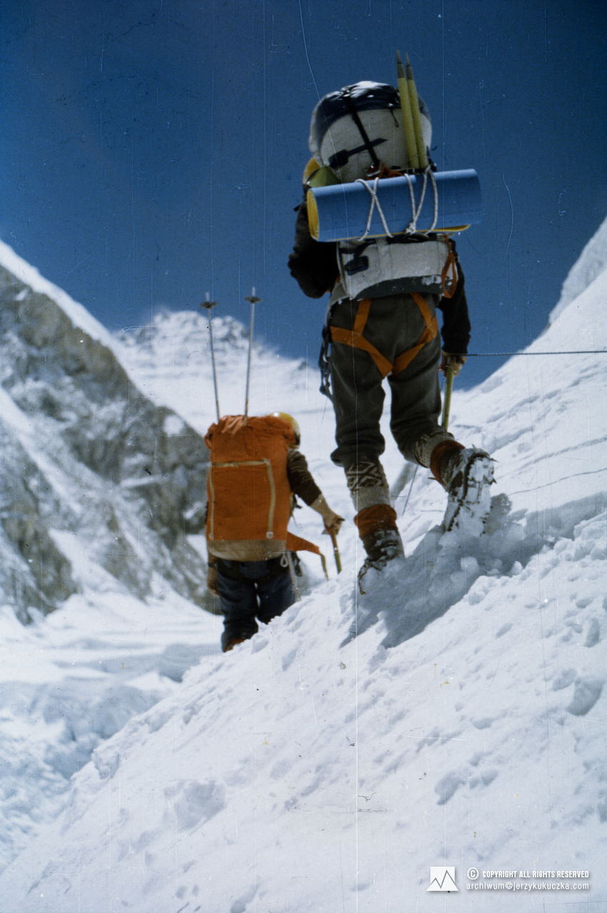Participants of the expedition in the Western Cwm. Andrzej Czok is leading, followed by Zygmunt Andrzej Heinrich. In the background Lhotse (8516 m above sea level).