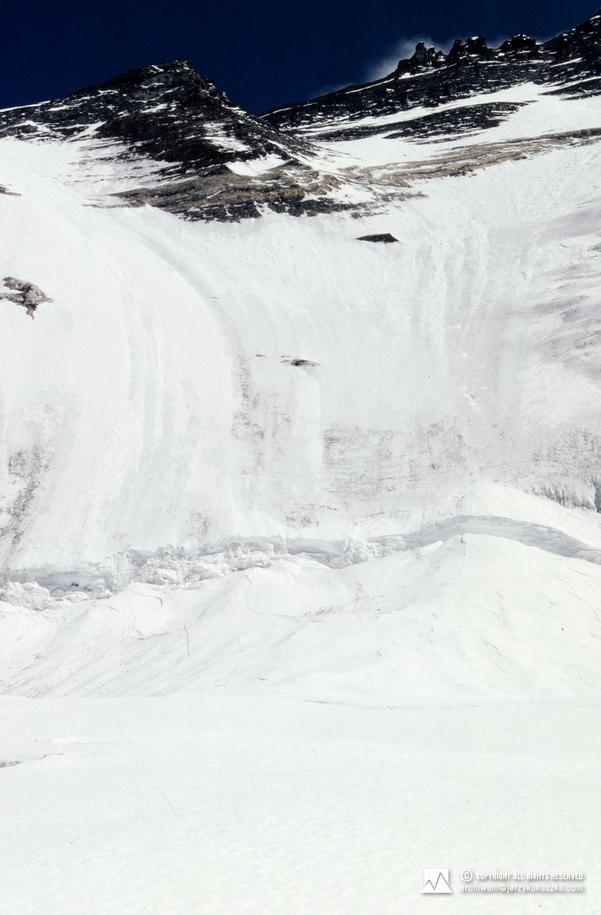 Zachodnia ściana Lhotse widoczna z Kotła Zachodniego.