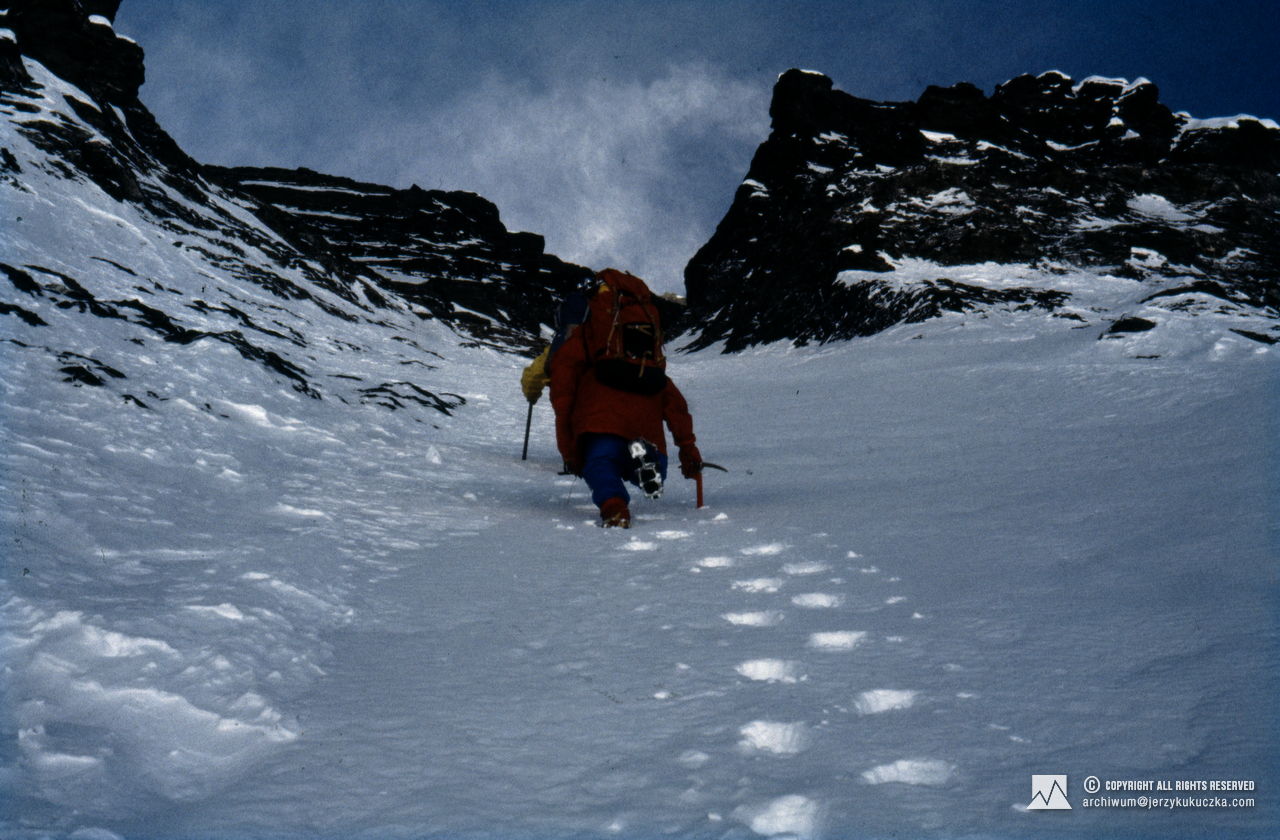 Participants of the expedition while climbing. Andrzej Zygmunt Heinrich is leading, followed by Janusz Skorek.