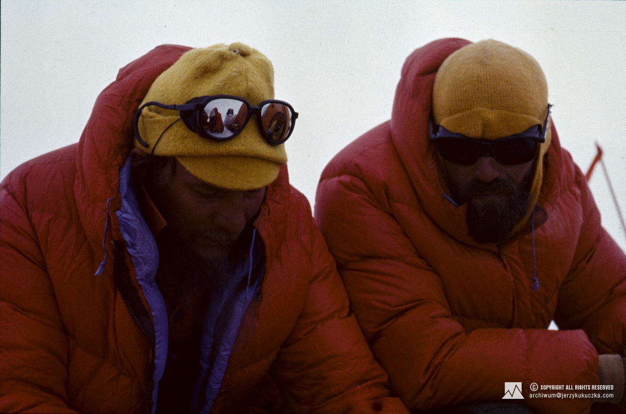 Participants of the expedition in camp I (6050 m above sea level). From the left: Jerzy Kukuczka and Janusz Baranek.