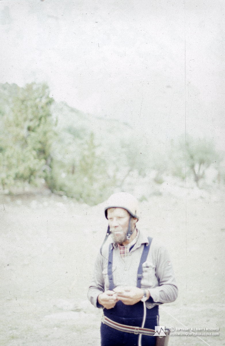 Jerzy Kukuczka w bazie po zejściu ze szczytu Nanga Parbat.