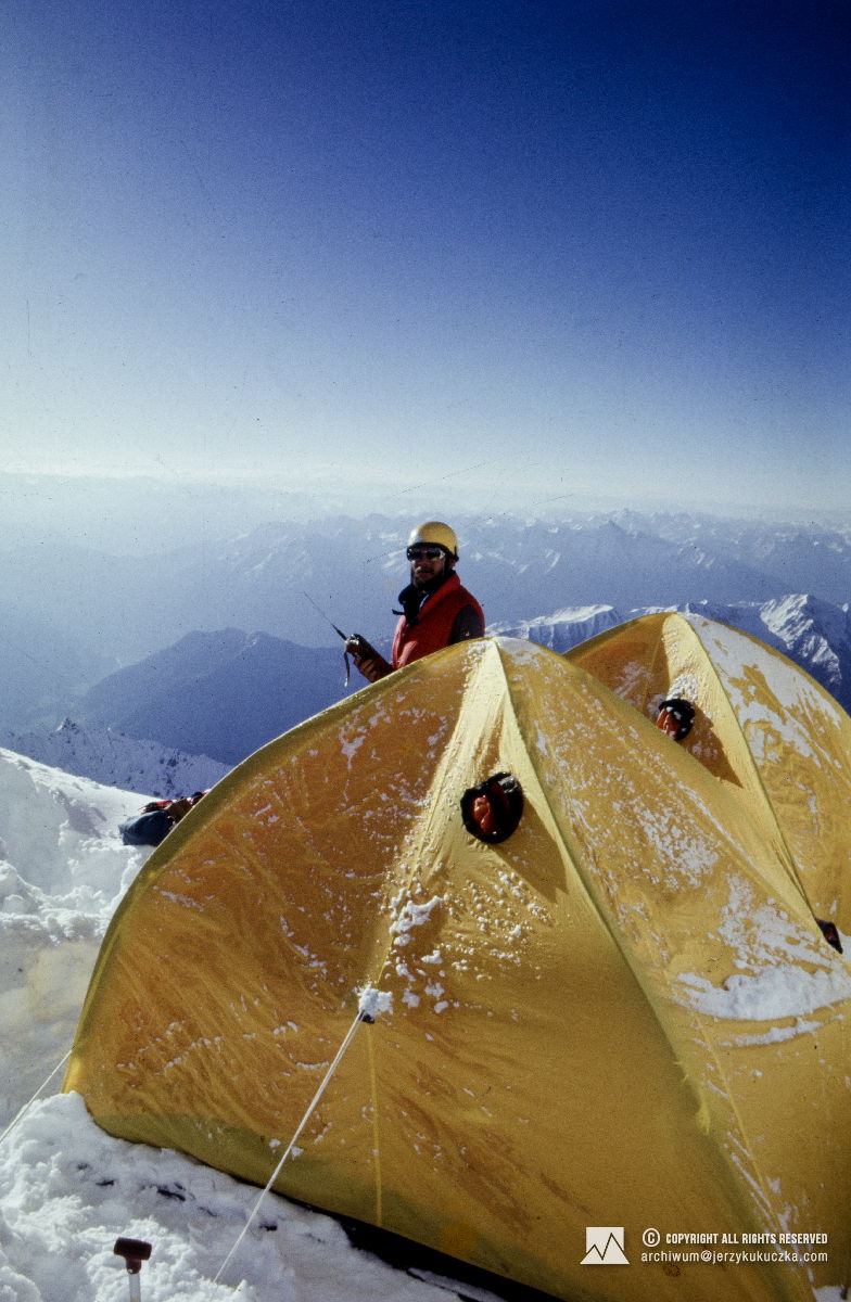 Jerzy Kukuczka in the relocated camp III (6120 m above sea level).