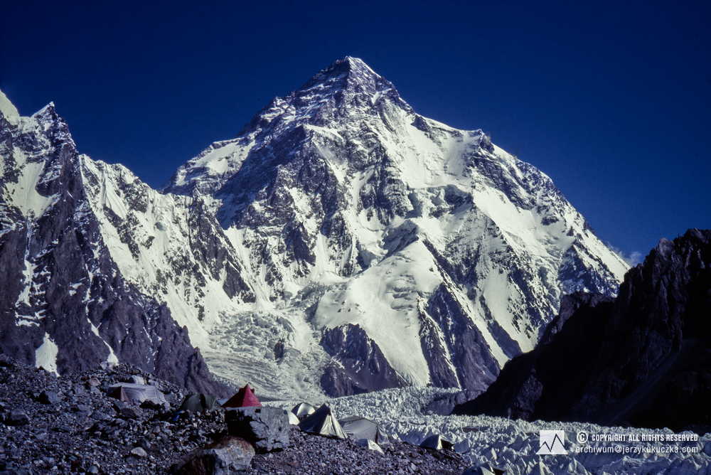 K2 peak (8611 m above sea level).