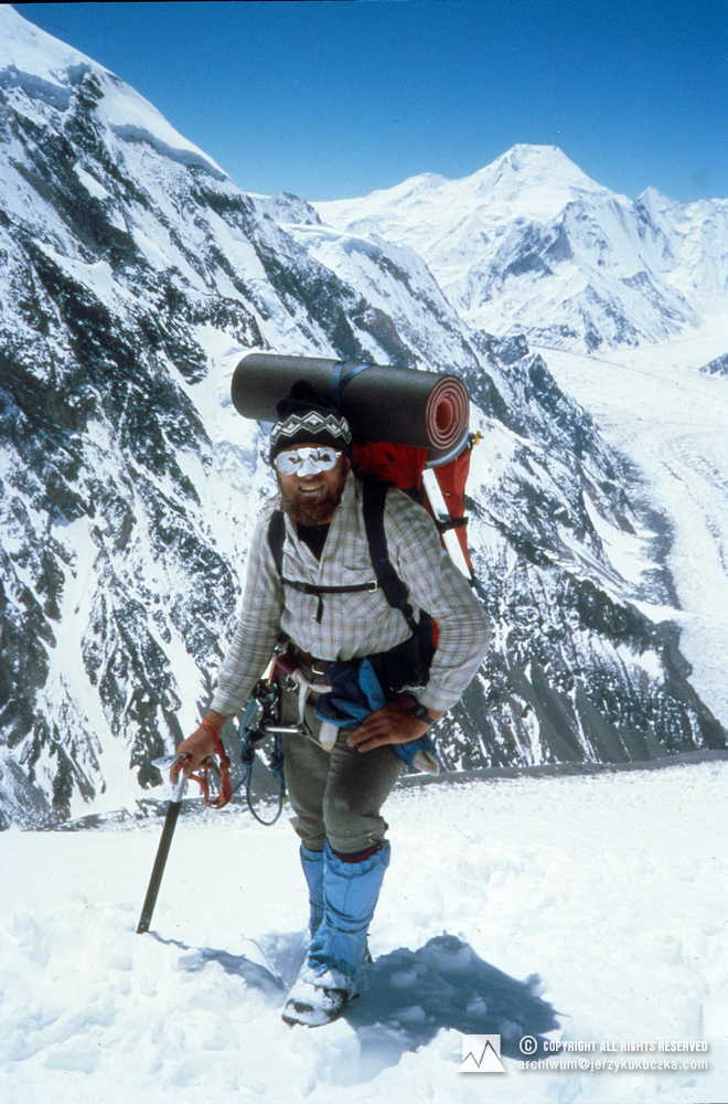 Tadeusz Piotrowski on the slope of K2. In the background Chogolisa (7665 m above sea level) is visible.