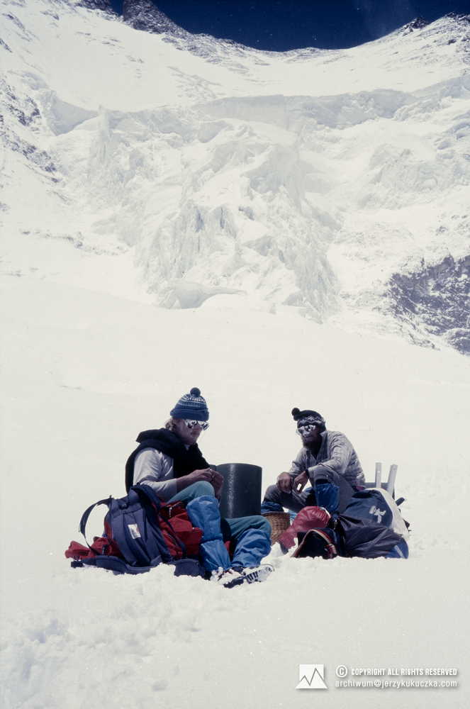 The participants of the expedition during rest. From the left: Toni Freudig and Tadeusz Piotrowski.