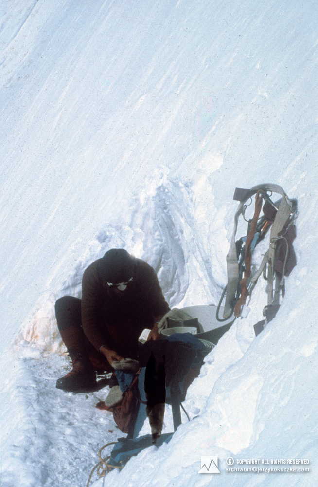 Tadeusz Piotrowski during a bivouac at 7,400 meters above sea level.