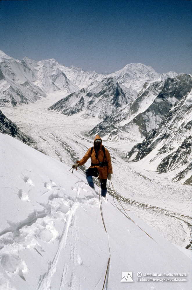 Tadeusz Piotrowski na stoku K2.