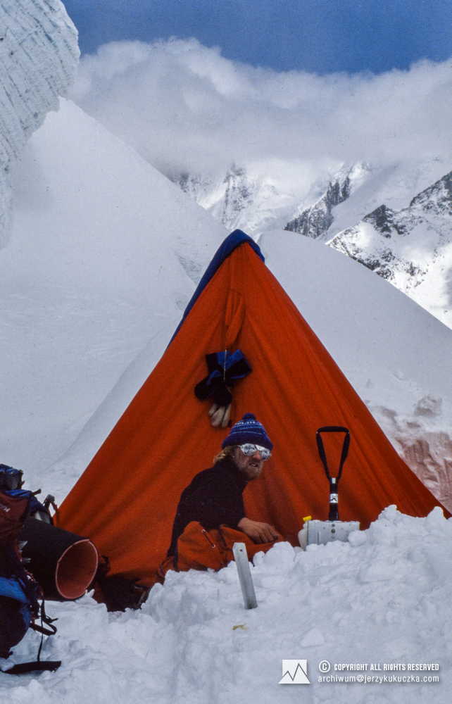 Toni Freudig w obozie na stoku K2.