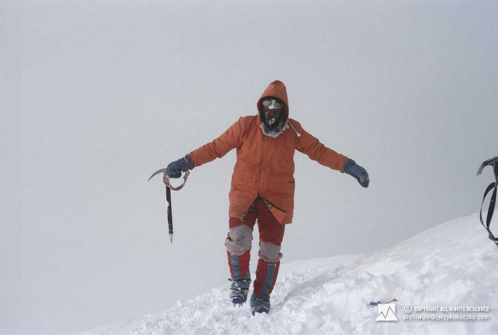 Tadeusz Piotrowski na szczycie K2 (8611 m n.p.m.) - 08.07.1986.