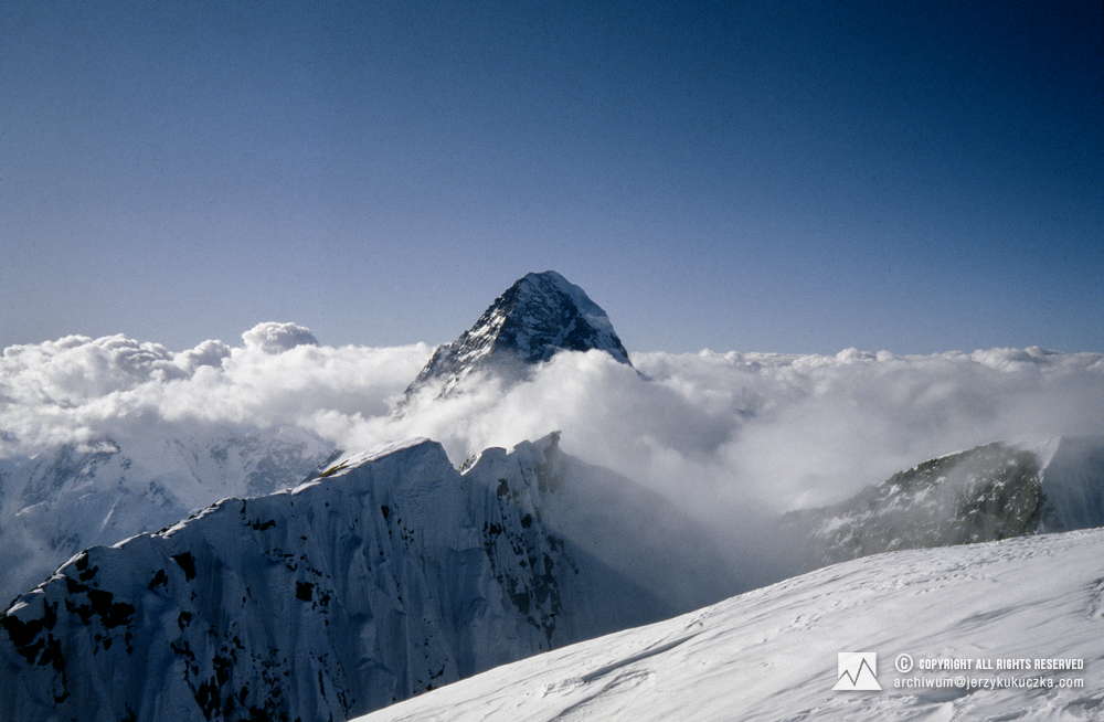 K2 (8611 m above sea level) visible from Broad Peak summit (8051 m above sea level).