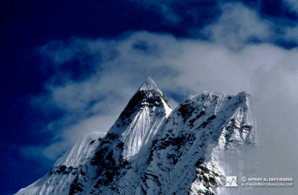 The six-thousander Pangpoche (6,620 m above sea level).