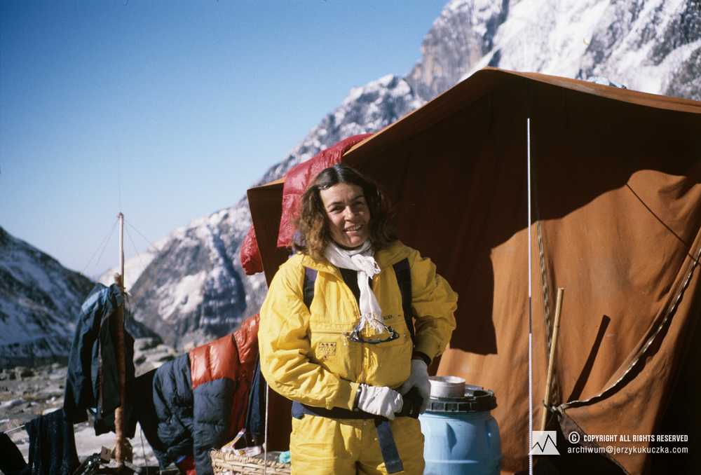 Wanda Rutkiewicz at the base camp.