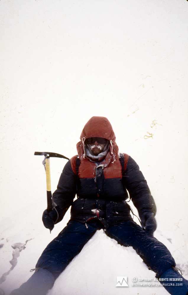 Artur Hajzer na szczycie Annapurny - 03.02.1987 (8091 m n.p.m.).