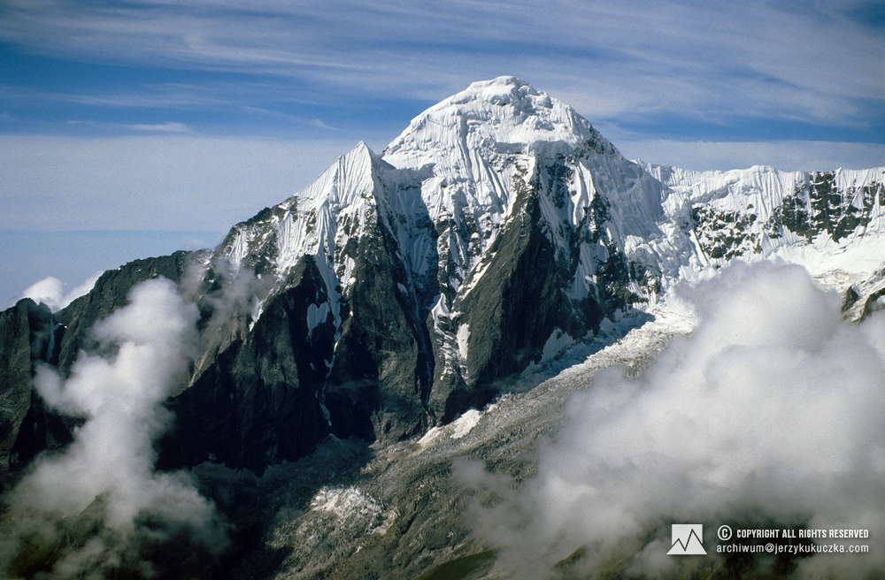 Szczyt Hiunchuli (6441 m n.p.m.) w masywie Annapurny.