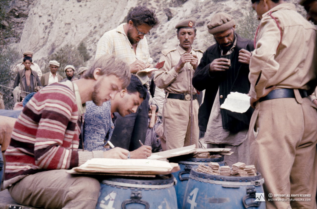 Allocation of loads to porters. In the foreground from left: Wojciech Dzik, Shoaib Hameed and Jan Koisar.