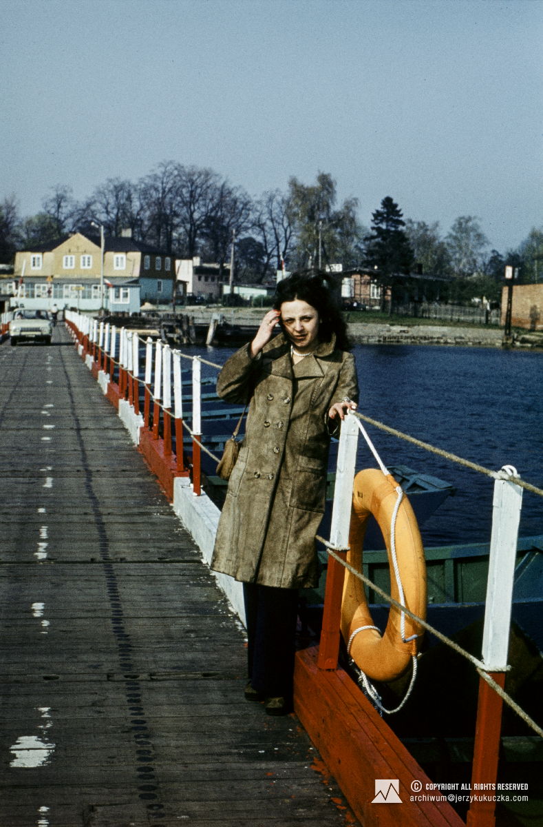Cecylia Kukuczka w Gdyni przed wypłynięciem statku TSS Stefan Batory.
