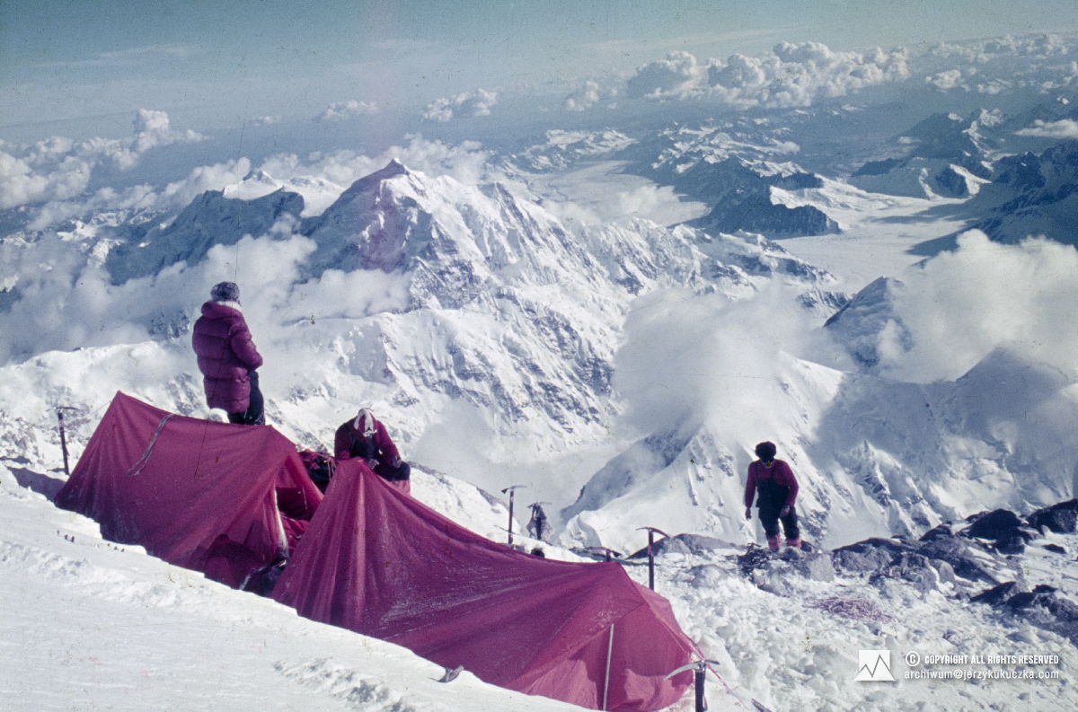 Participants of the expedition in the camp (5150 m above sea level). Mount Hunter is visible on the left.