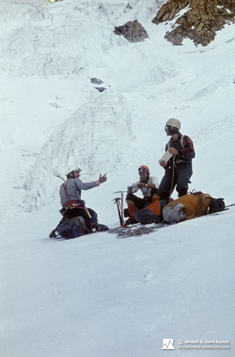 Participants of the expedition while resting. From the left: Janez Šušteršič, Tadeusz Piotrowski and Michał Wroczyński.