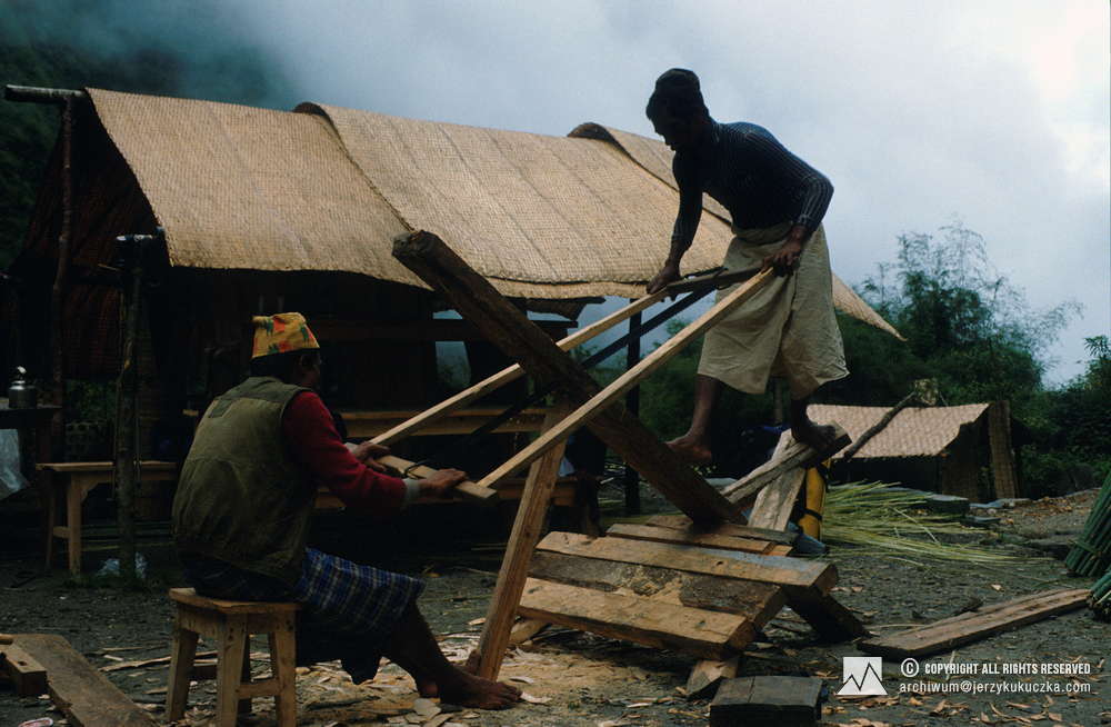 Nepal carpenters encountered during the caravan to base.