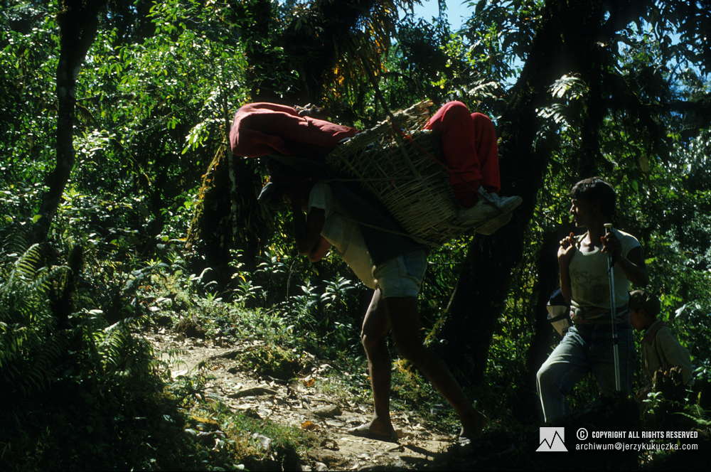 Francisco Espinoza carried by a Nepalese porter.