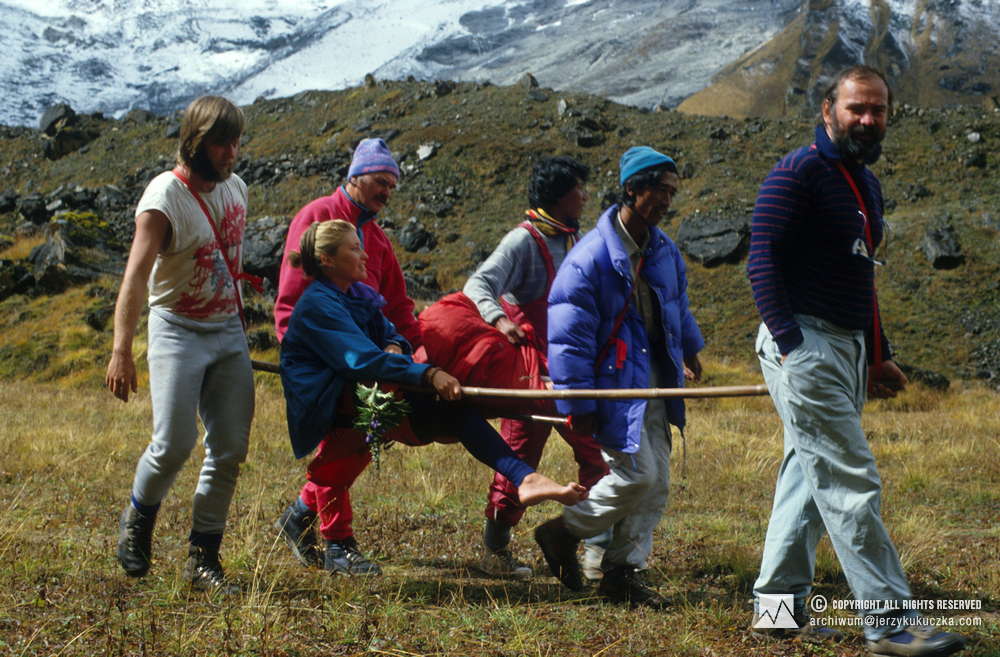Participants of the expedition at the base. From the left: Artur Hajzer, Lech Korniszewski, Irene Simon-Schnass, Bardal, base staff worker and Janusz Majer. 