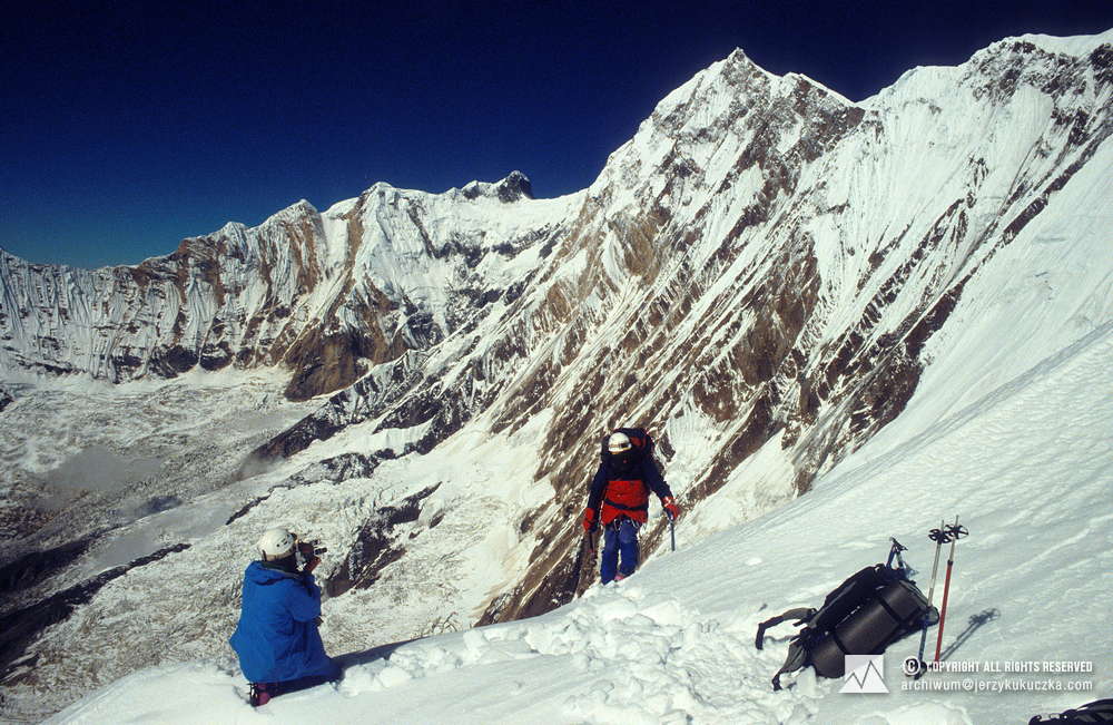Climbers on the slope of Annapurna. From the left: Artur Hajzer and Janusz Majer.