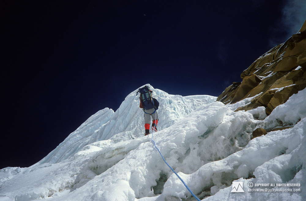 Ryszard Warecki is supporting himself on a railing rope while climbing Annapurna.