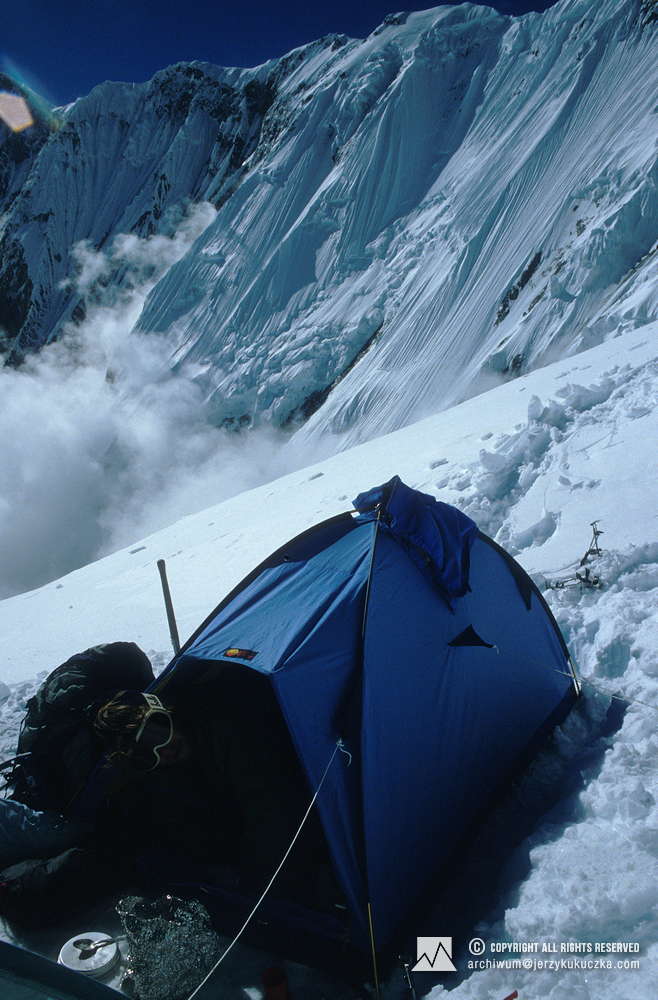 Artur Hajzer in camp III (7150 m above sea level).