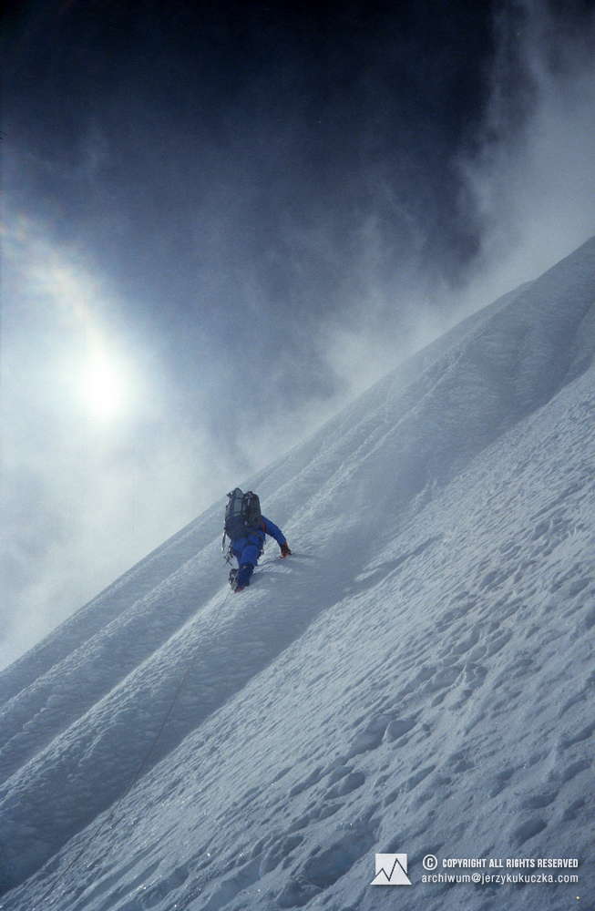 Artur Hajzer while climbing the Annapurna slope.