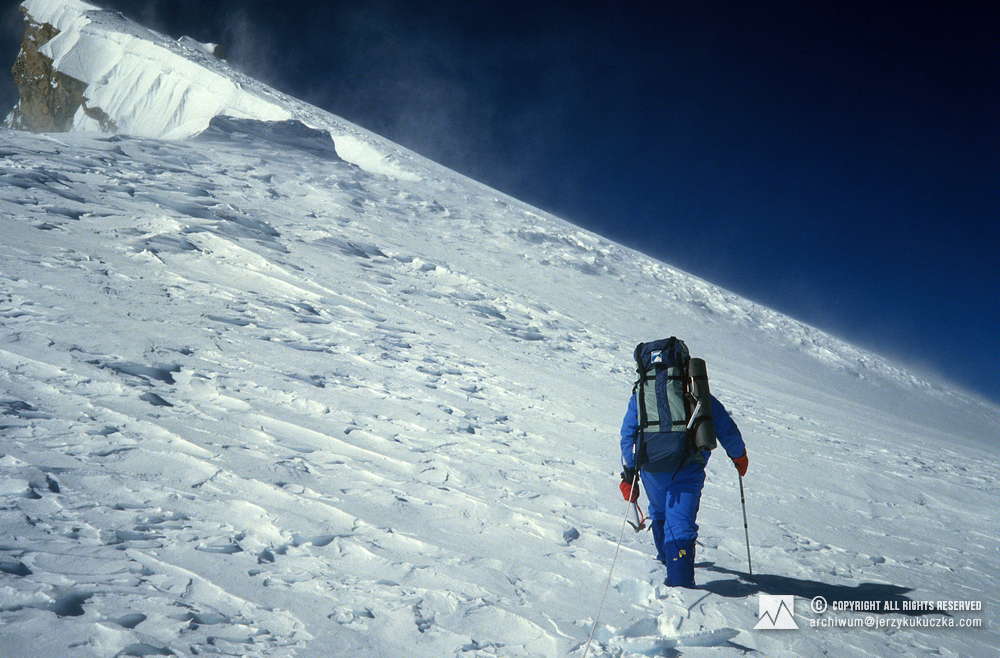 Artur Hajzer is approaching the summit of Annapurna I East (8010 m above sea level). 