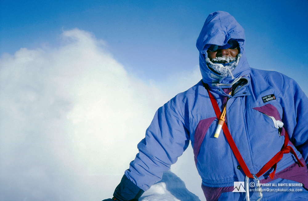 Jerzy Kukuczka on the top of Annapurna I East (8010 m above sea level). 