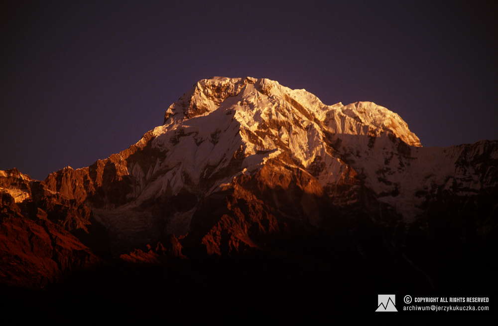 Szczyt Annapurna South w masywie Annapurny (7219 m. n.p.m.).