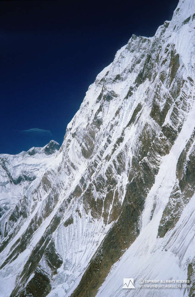 Szczyt Annapurna I East (8010 m n.p.m.).