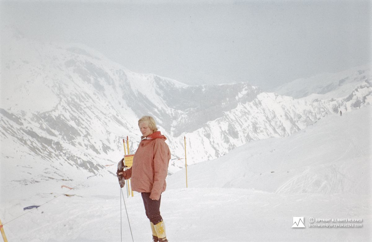 Marian Piekutowski na nartach w masywie Marmolady.