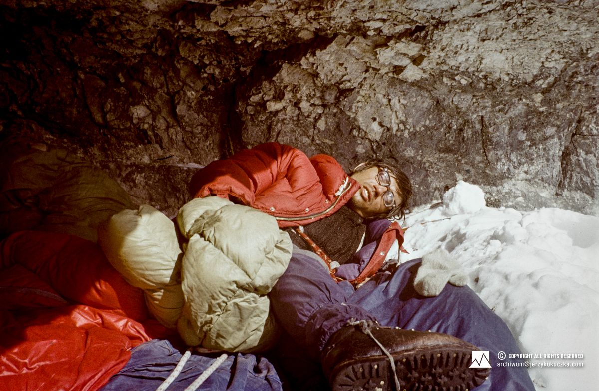 Zbigniew Wach during a bivouac in the Marmolada wall.