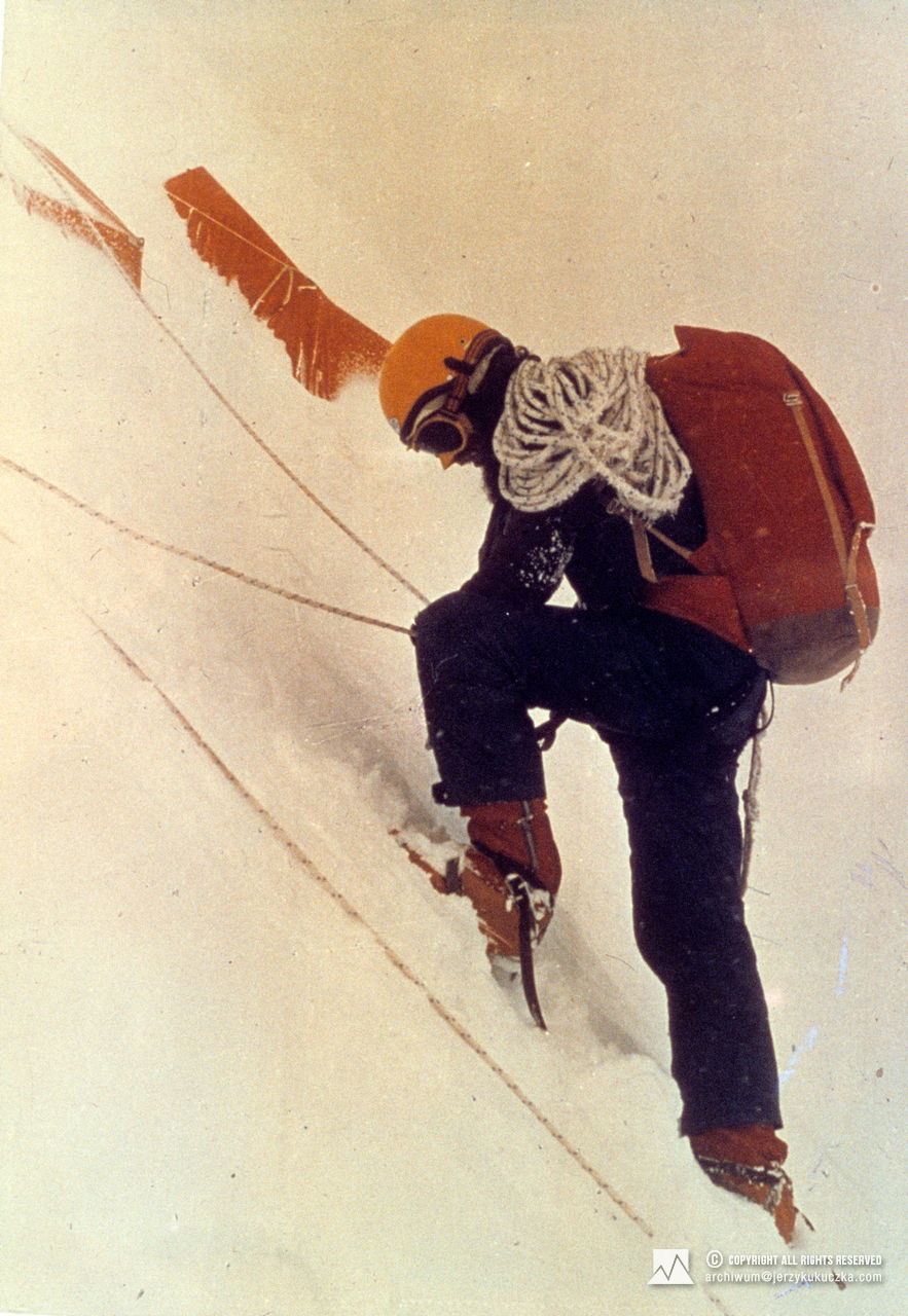 Zygmunt Andrzej Heinrich while climbing.