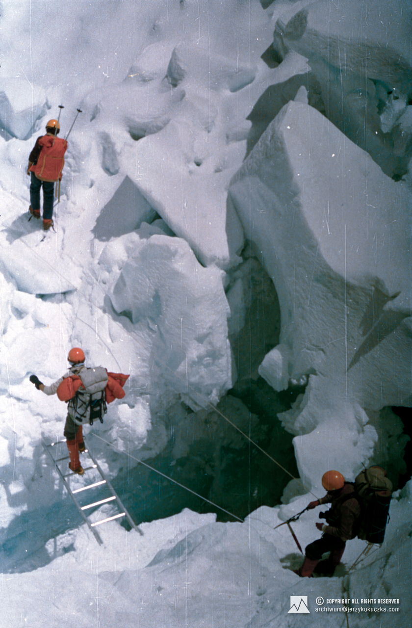 Participants of the expedition in the Khumbu Icefall. Andrzej Czok is leading, followed by NN and Kazimierz Waldemar Olech.
