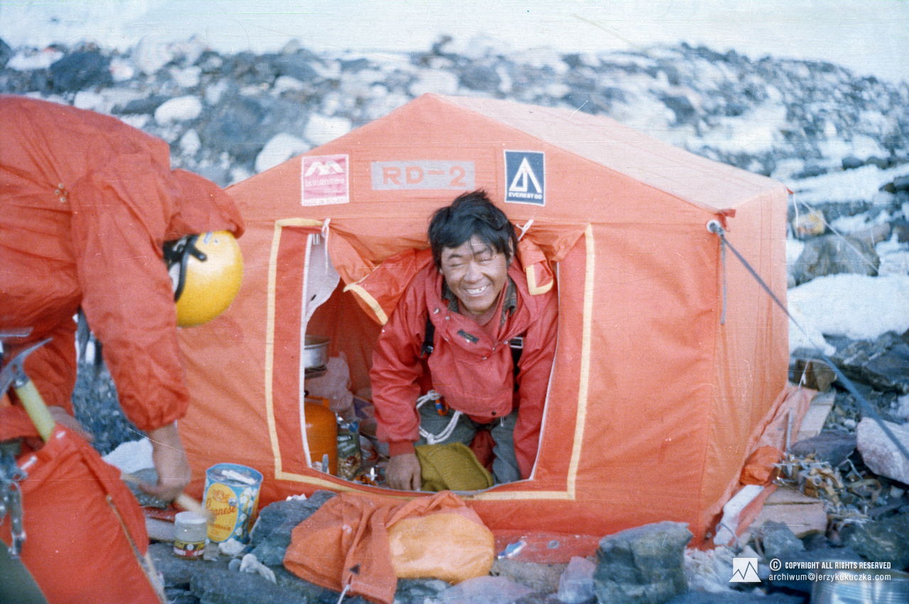 Participants of the expedition in camp II (6500 m above sea level).