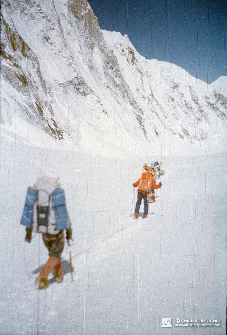 Participants of the expedition in the Western Cwm. Zygmunt Andrzej Heinrich is leading, followed by Andrzej Czok and Kazimierz Waldemar Olech.