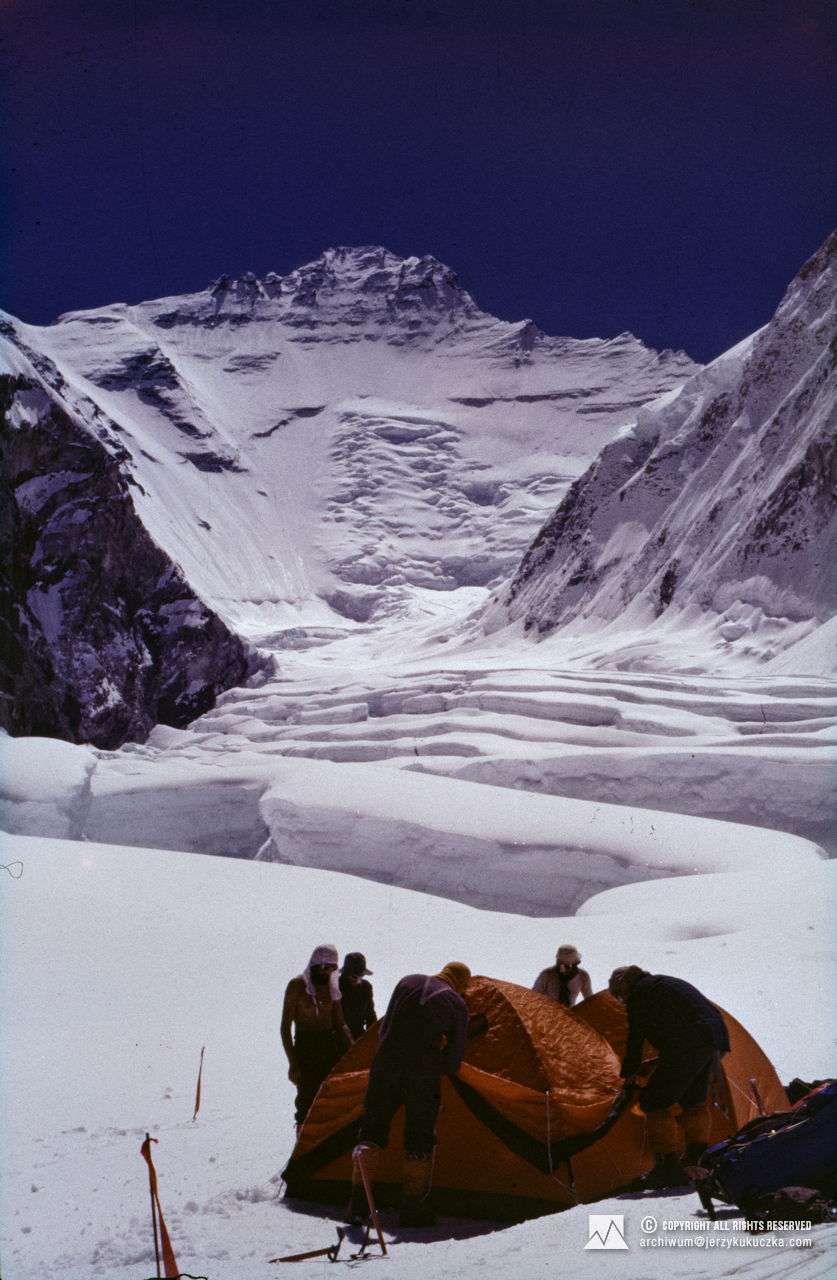 Participants of the expedition in camp I (6050 m above sea level). From the left: Andrzej Zygmunt Heinrich, Janusz Skorek, Janusz Baranek, Andrzej Czok and Howard Nesheim. In the background Lhotse (8516 m above sea level).